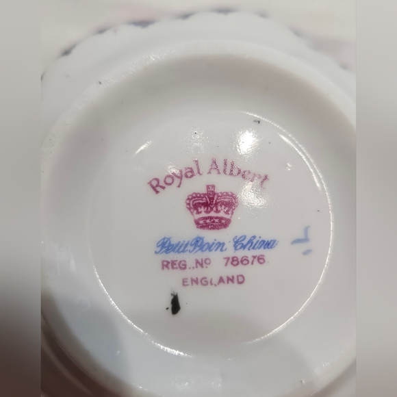 Small open sugar bowl "Petit Point" by Royal Albert. - Picture 5 of 8